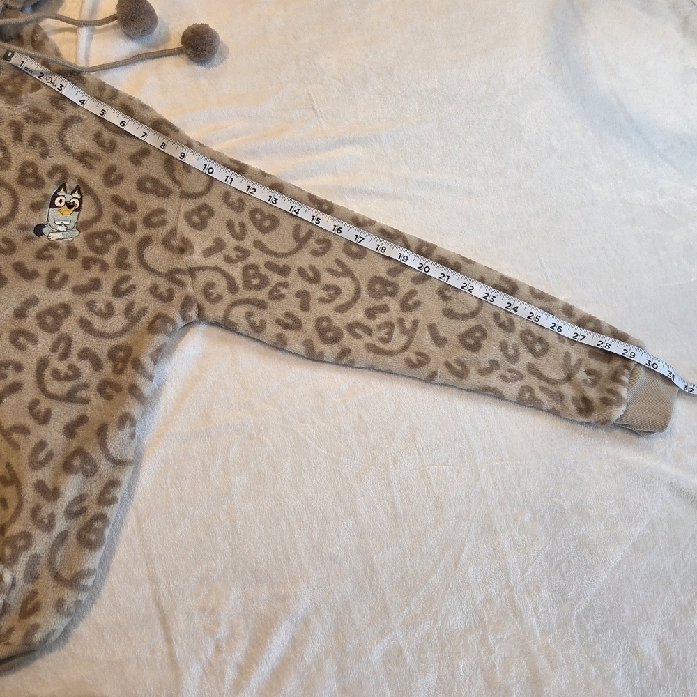 Bluey Women’s Graphic Pullover Hoodie Sweatshirt Tan Leopard Print Fuzzy XS - Picture 11 of 12